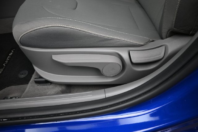 Used 2023 Hyundai Elantra SEL FWD image 13