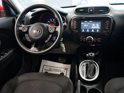 Used 2019 Kia Soul + image 9