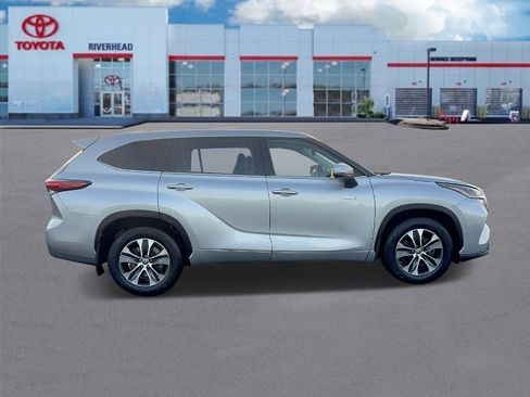 Used 2021 Toyota Highlander XLE image 4