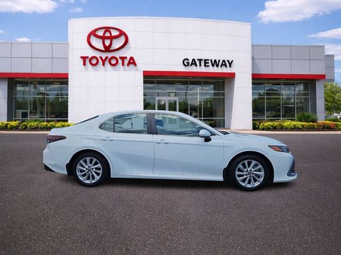 Used 2024 Toyota Camry LE FWD image 4