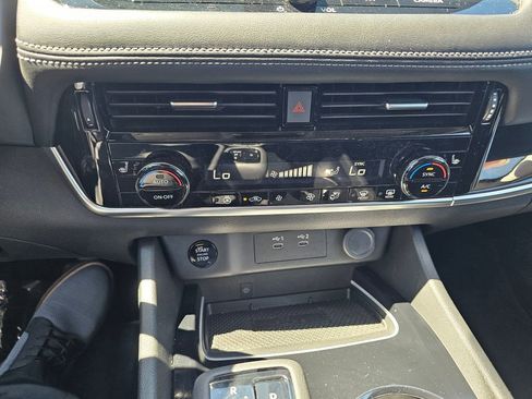 Used 2025 Nissan Rogue SL AWD/4WD image 25