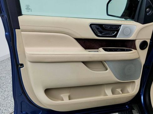 Used 2020 Lincoln Navigator Reserve w/ Luxury Package RWD image 11
