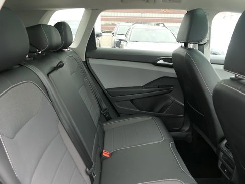 Used 2023 Volkswagen Taos SE w/ Panoramic Sunroof Package AWD/4WD image 25