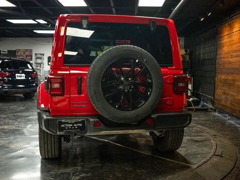 Used 2025 Jeep Wrangler Unlimited Sahara AWD/4WD image 6