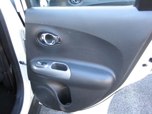 Used 2015 Nissan Juke S image 28