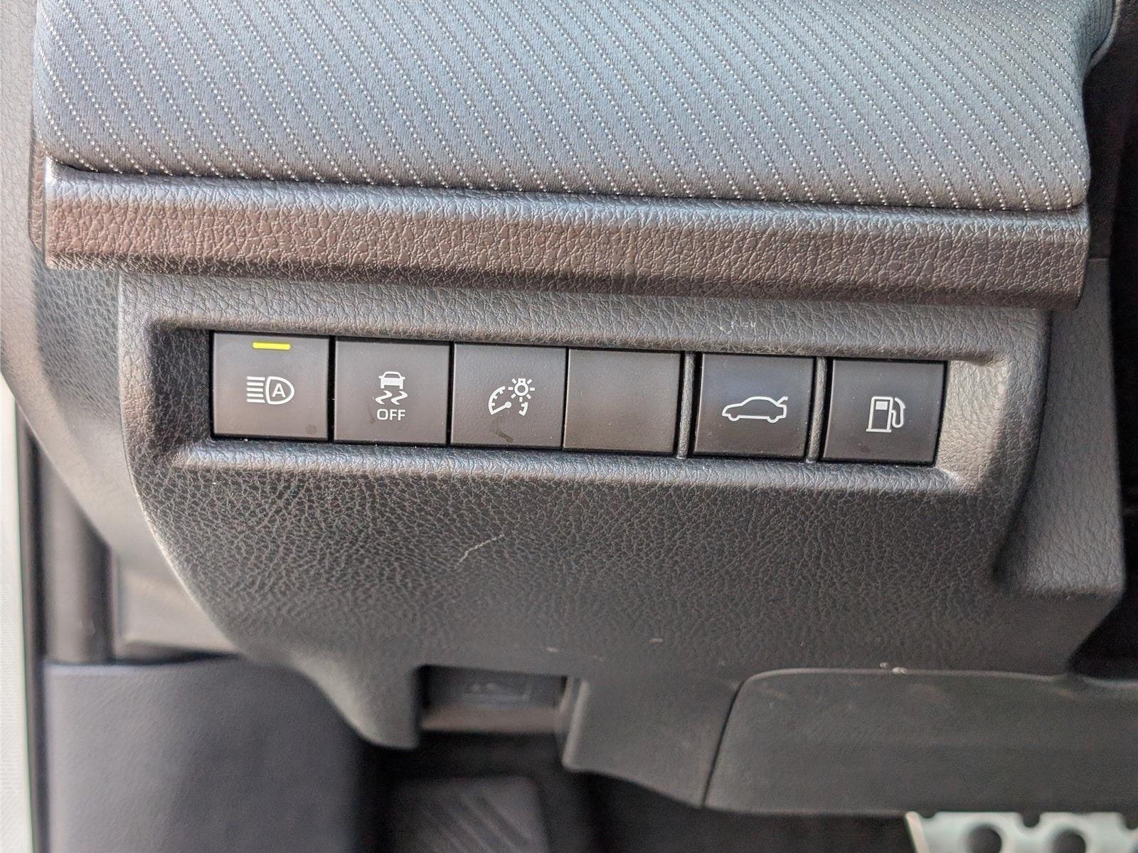 Used 2025 Toyota Camry SE w/ Convenience Package FWD image 21