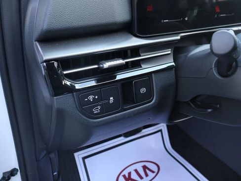 Used 2026 Kia Sportage EX FWD image 17