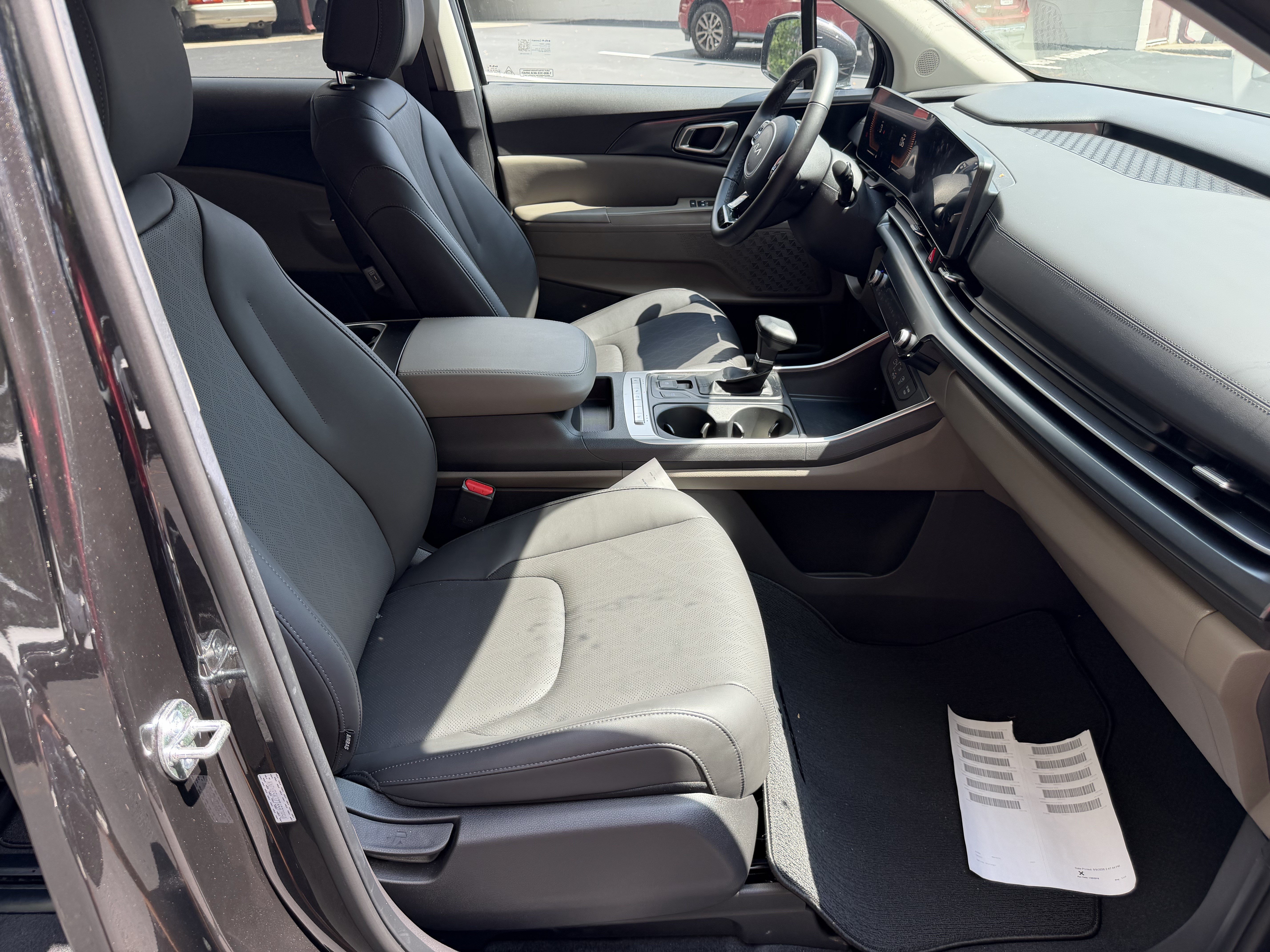 Certified 2026 Kia Carnival FWD image 13