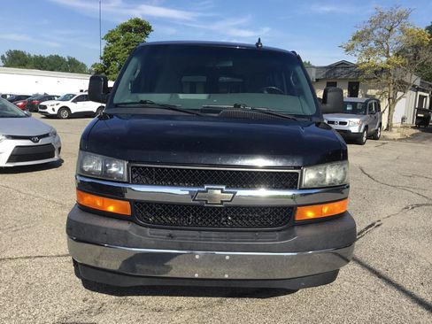 Used 2017 Chevrolet Express 2500 LT w/ LT Preferred Equipment Group RWD image 3