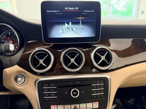 Used 2018 Mercedes-Benz CLA 250 image 34