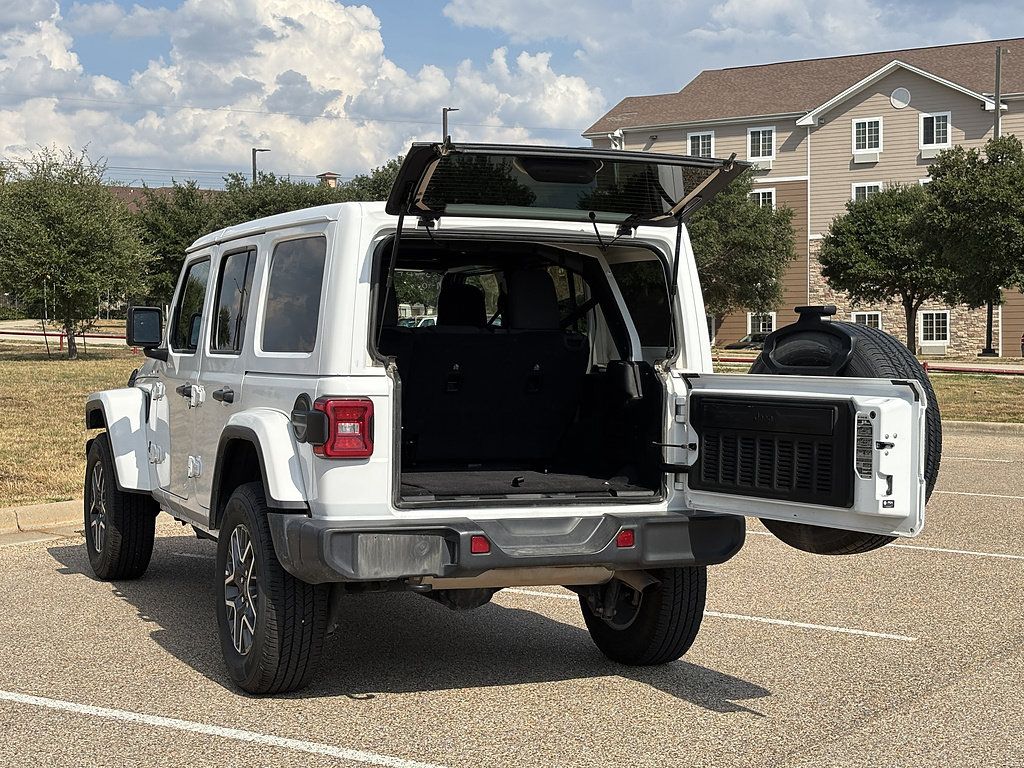 Used 2025 Jeep Wrangler Unlimited Sahara AWD/4WD image 7