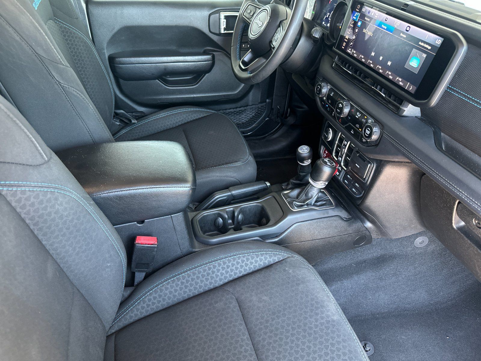 Used 2024 Jeep Wrangler Unlimited Rubicon 4xe AWD/4WD image 15