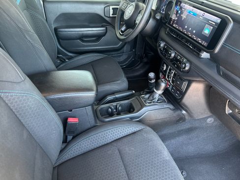 Used 2024 Jeep Wrangler Unlimited Rubicon 4xe AWD/4WD image 15