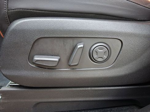 Certified 2023 Kia Carnival SX image 25