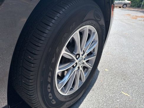 Certified 2024 Buick Enclave Premium image 35