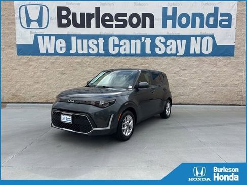 Used 2025 Kia Soul LX w/ LX Technology Package FWD image 1