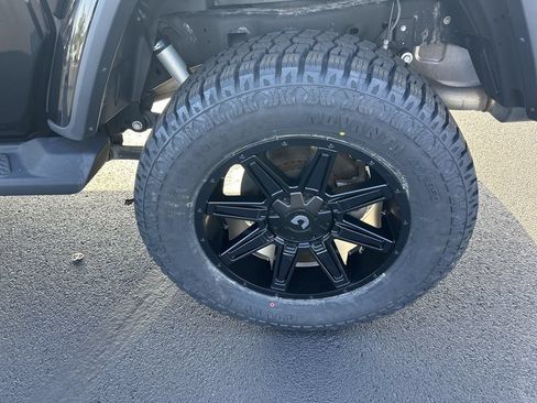 Used 2021 Jeep Gladiator Overland w/ Popular Equipment Package AWD/4WD image 9