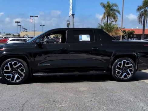 Certified 2024 Chevrolet Silverado EV RST AWD/4WD image 6