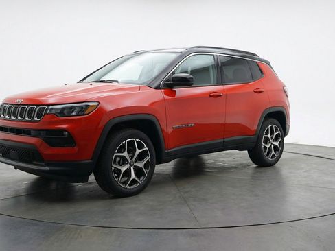 Used 2025 Jeep Compass Limited AWD/4WD image 3