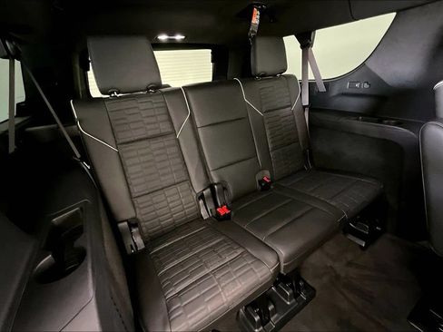 Used 2025 Cadillac Escalade ESV V AWD/4WD image 36