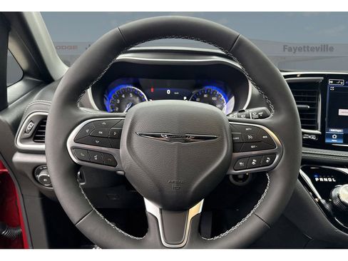 New 2026 Chrysler Pacifica Select image 15