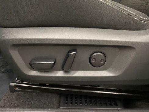 Used 2023 Nissan Rogue SV AWD/4WD image 15