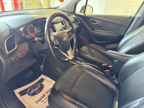 Used 2019 Chevrolet Trax LT w/ LT Convenience Package FWD image 6