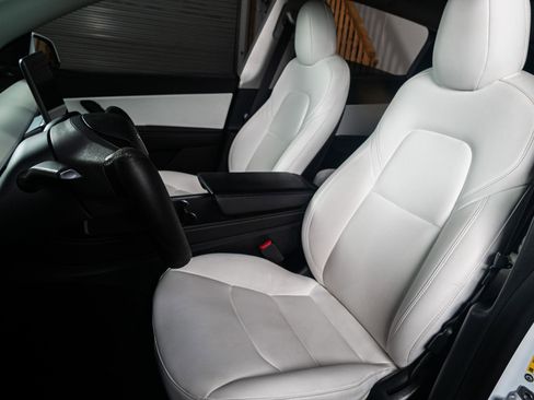 Used 2021 Tesla Model Y Performance image 4