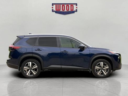 Used 2025 Nissan Rogue SL w/ Tech Package AWD/4WD image 2