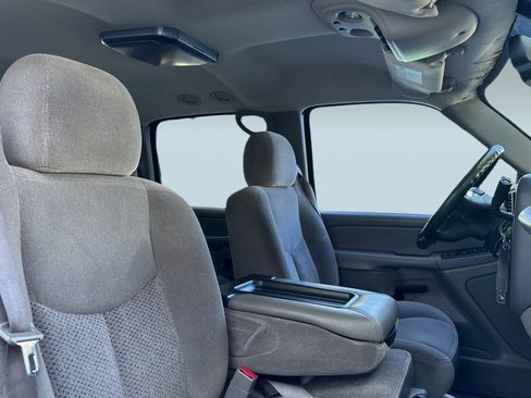 Used 2005 Chevrolet Suburban LS w/ Cargo Package image 29