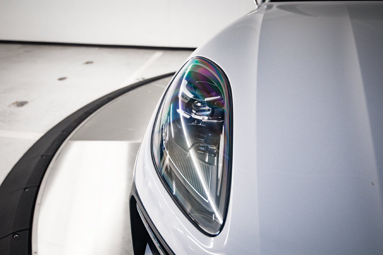 Certified 2025 Porsche Macan AWD/4WD image 13