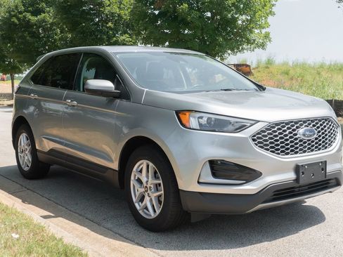 Used 2023 Ford Edge SEL AWD/4WD image 3