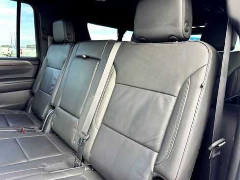 Used 2024 Chevrolet Suburban LT image 18