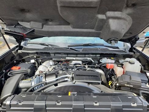 Used 2024 Chevrolet Silverado 2500 ZR2 w/ Technology Package image 29