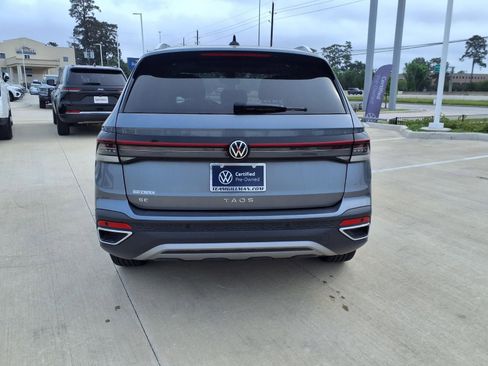 Certified 2025 Volkswagen Taos SE FWD image 6