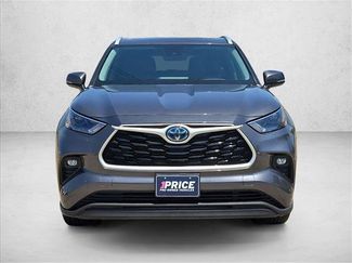 Used 2022 Toyota Highlander XLE FWD video 2