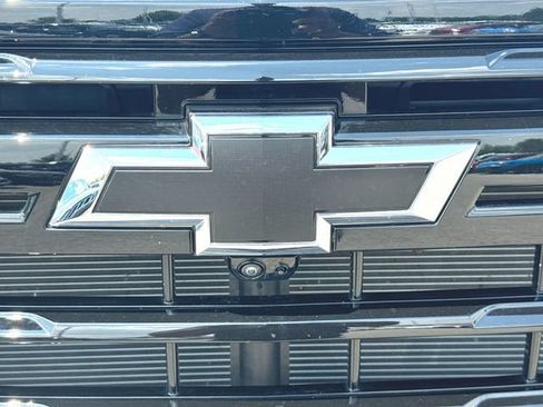 Used 2025 Chevrolet Silverado 2500 LTZ w/ LTZ Plus Package AWD/4WD image 32
