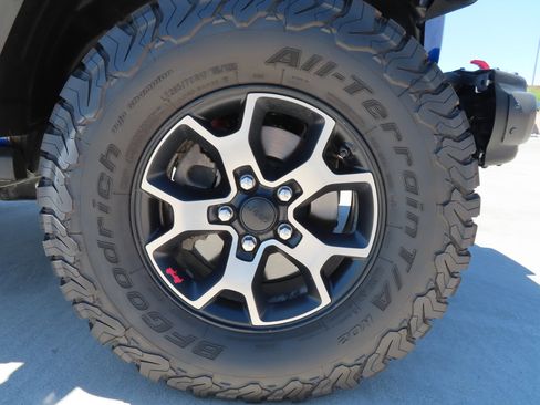 Used 2018 Jeep Wrangler Unlimited Rubicon AWD/4WD image 11