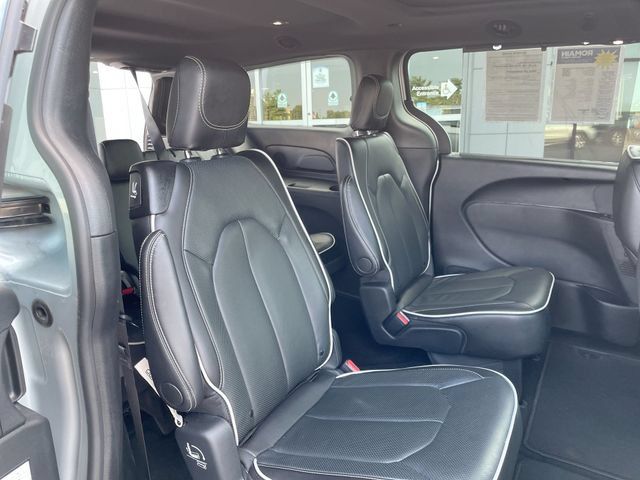 Used 2026 Chrysler Pacifica Limited FWD image 15