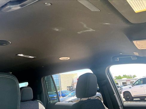 Used 2024 Chevrolet Traverse LT AWD/4WD image 28