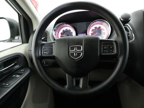 Used 2016 Dodge Grand Caravan SE w/ Quick Order Package 29E SE FWD image 4