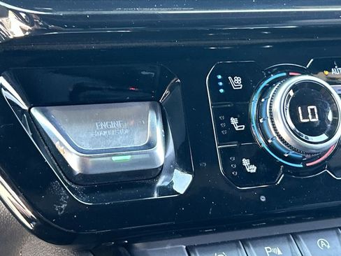 Used 2024 GMC Sierra 1500 AT4 w/ Technology Package AWD/4WD image 17