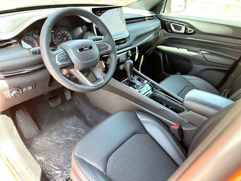 New 2026 Jeep Compass Latitude image 18