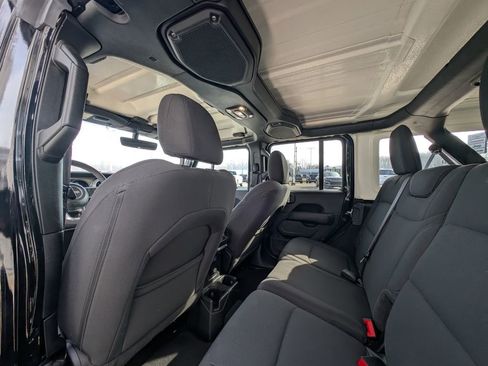 Used 2023 Jeep Wrangler Sahara image 17