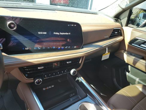 Used 2026 Chevrolet Tahoe High Country AWD/4WD image 25