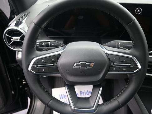 Used 2025 Chevrolet Equinox LT w/ Safety and Technology Package FWD image 11