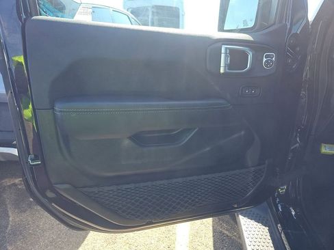 Used 2023 Jeep Wrangler Unlimited Sahara w/ Dual Top Group AWD/4WD image 7