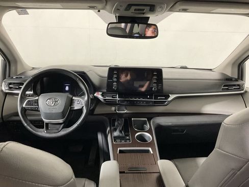 Used 2022 Toyota Sienna XLE FWD image 23