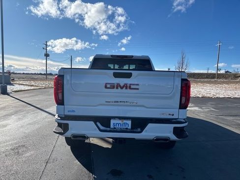 Used 2024 GMC Sierra 1500 AT4 w/ Technology Package AWD/4WD image 4