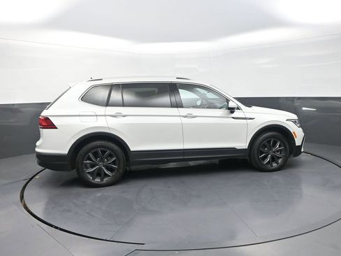 Used 2023 Volkswagen Tiguan SE AWD/4WD image 12